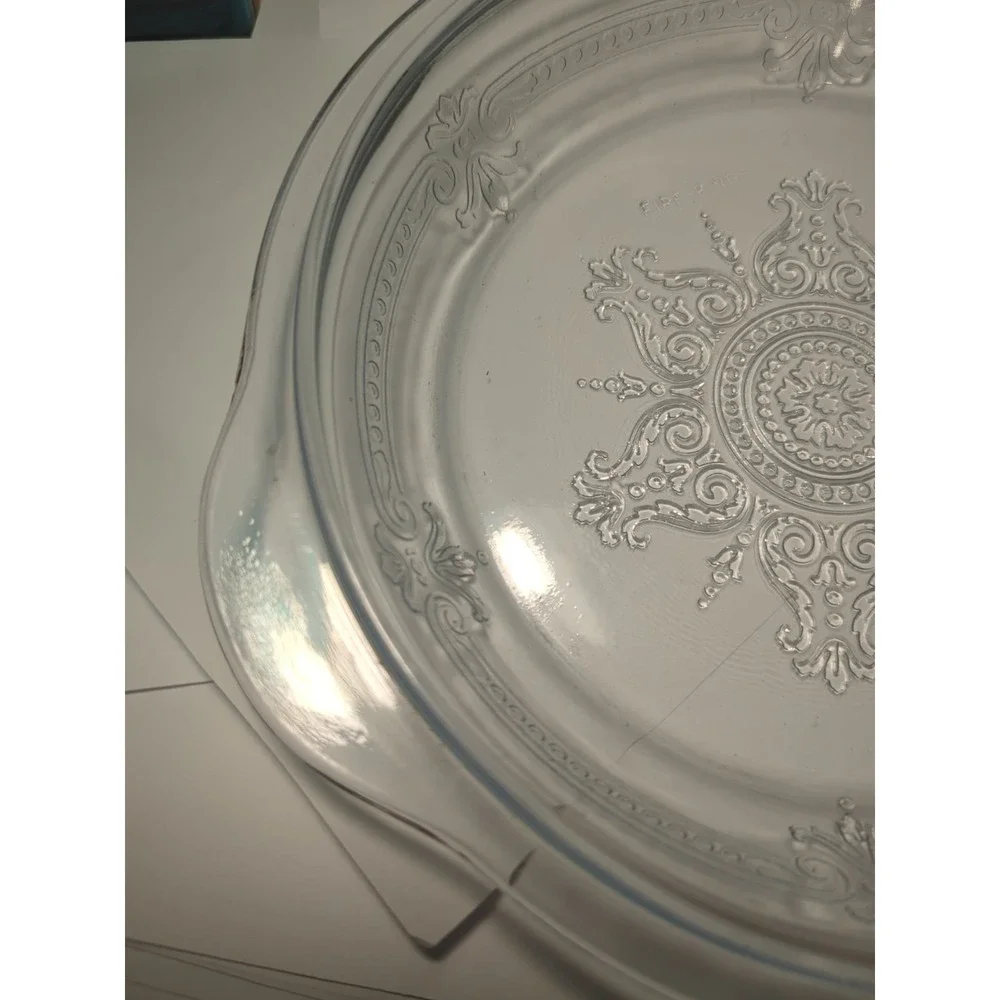 Beautiful Vintage FIRE KING etched glass design lid or casserole dish ?